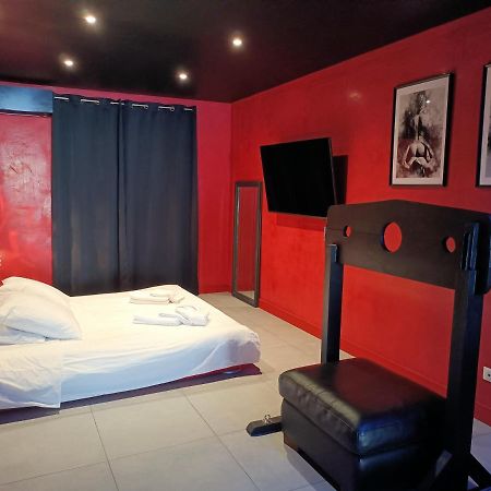 Appartement Balneo Et Sauna Prives The Red Room มอกิโอ ภายนอก รูปภาพ