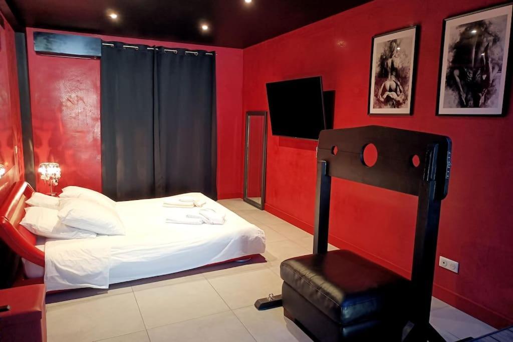 Appartement Balneo Et Sauna Prives The Red Room มอกิโอ ภายนอก รูปภาพ