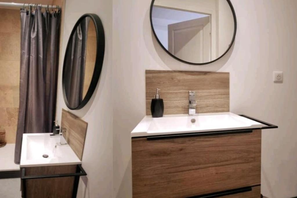Appartement Balneo Et Sauna Prives The Red Room มอกิโอ ภายนอก รูปภาพ
