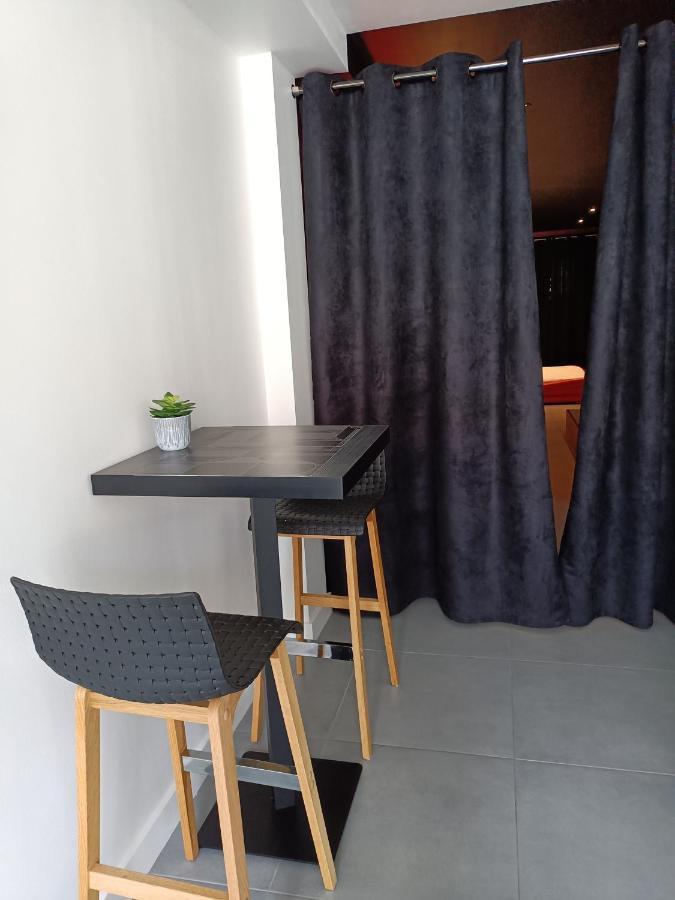 Appartement Balneo Et Sauna Prives The Red Room มอกิโอ ภายนอก รูปภาพ