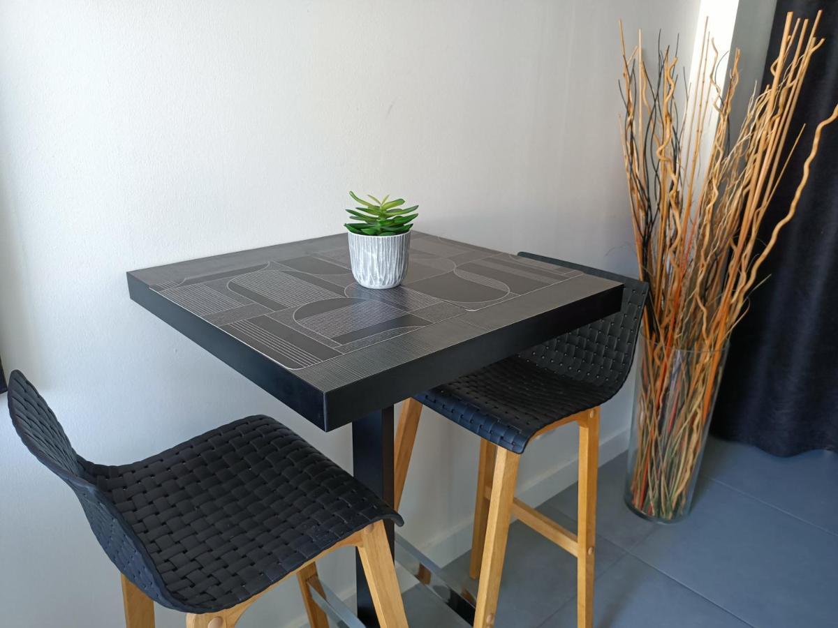 Appartement Balneo Et Sauna Prives The Red Room มอกิโอ ภายนอก รูปภาพ